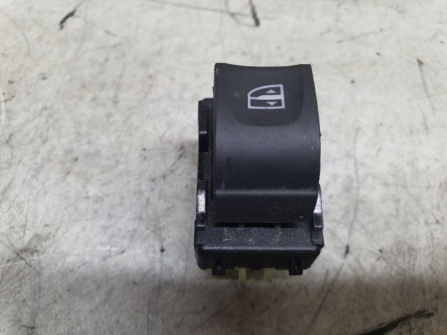 bontott DACIA SANDERO Bal hátsó Ablakemelő Kapcsoló