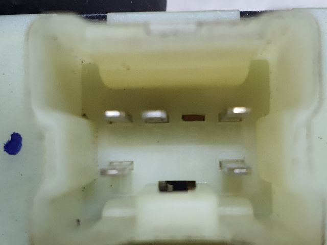 bontott DACIA SANDERO Bal hátsó Ablakemelő Kapcsoló