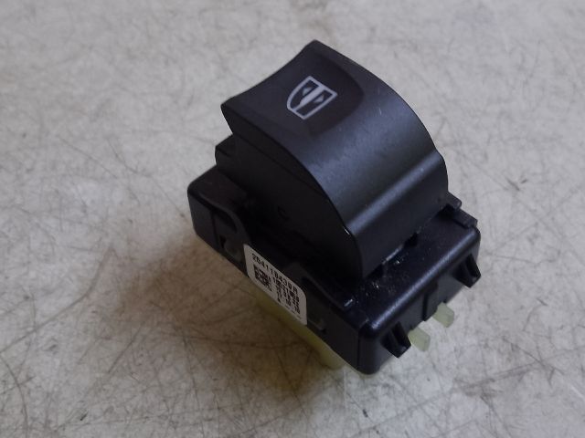 bontott DACIA SANDERO Bal hátsó Ablakemelő Kapcsoló