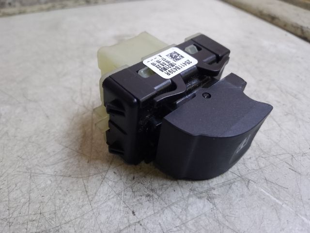 bontott DACIA SANDERO Bal hátsó Ablakemelő Kapcsoló