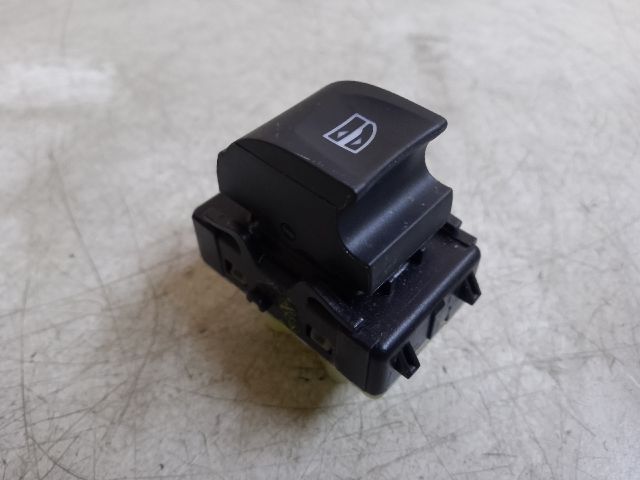 bontott DACIA SANDERO Bal hátsó Ablakemelő Kapcsoló