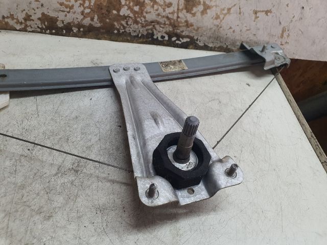 bontott DACIA SANDERO Bal hátsó Ablakemelő Szerkezet (Mechanikus)