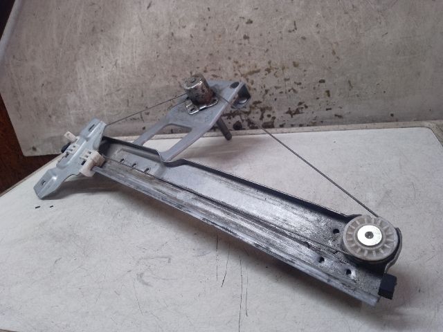 bontott DACIA SANDERO Bal hátsó Ablakemelő Szerkezet (Mechanikus)