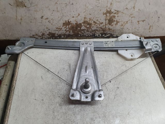 bontott DACIA SANDERO Bal hátsó Ablakemelő Szerkezet (Mechanikus)