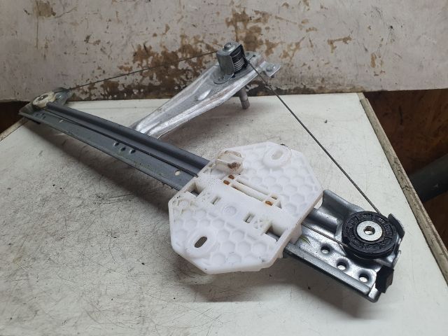 bontott DACIA SANDERO Bal hátsó Ablakemelő Szerkezet (Mechanikus)