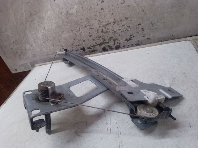 bontott DACIA SANDERO Bal hátsó Ablakemelő Szerkezet (Mechanikus)