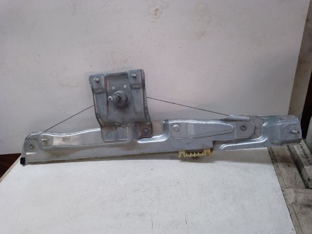 bontott DACIA SANDERO Bal hátsó Ablakemelő Szerkezet (Mechanikus)