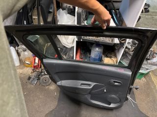 bontott DACIA SANDERO Bal hátsó Ajtó (Részeivel)