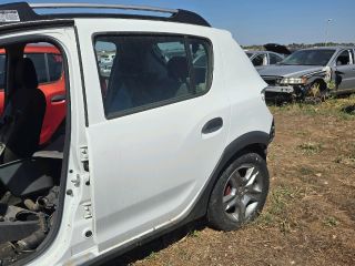 bontott DACIA SANDERO Bal hátsó Ajtó (Üres lemez)