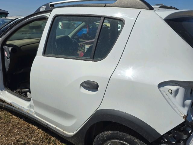 bontott DACIA SANDERO Bal hátsó Ajtó (Üres lemez)