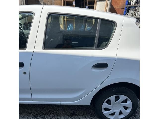 bontott DACIA SANDERO Bal hátsó Ajtó (Üres lemez)