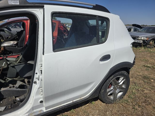 bontott DACIA SANDERO Bal hátsó Ajtó (Üres lemez)