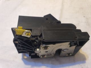 bontott DACIA SANDERO Bal hátsó Ajtózár