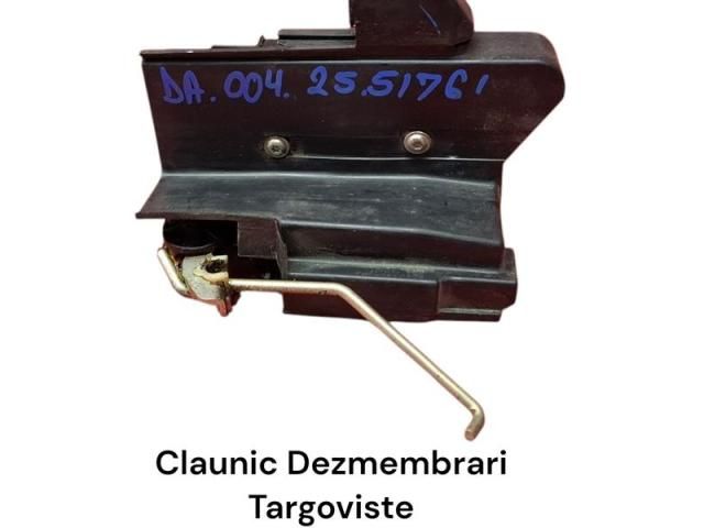 bontott DACIA SANDERO Bal hátsó Ajtózár