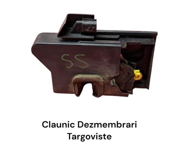 bontott DACIA SANDERO Bal hátsó Ajtózár