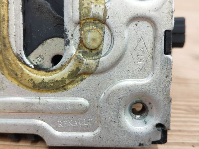 bontott DACIA SANDERO Bal hátsó Ajtózár