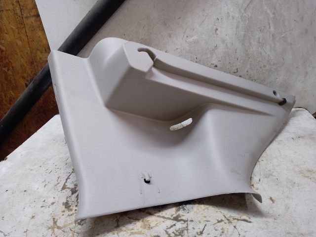 bontott DACIA SANDERO Bal hátsó Csomagtér Burkolat (Műanyag)