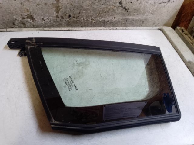 bontott DACIA SANDERO Bal hátsó Fixüveg (Ajtóban)