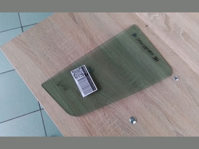 bontott DACIA SANDERO Bal hátsó Fixüveg (Ajtóban)