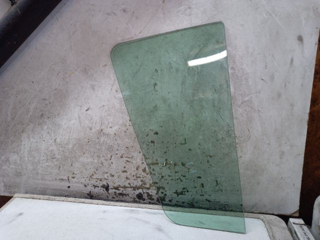 bontott DACIA SANDERO Bal hátsó Fixüveg (Ajtóban)