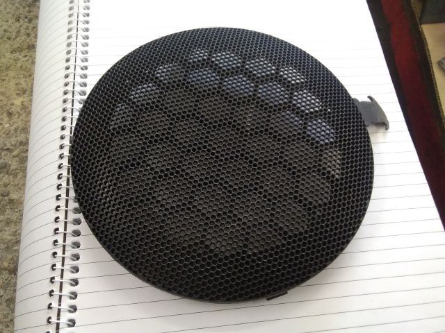 bontott DACIA SANDERO Bal hátsó Hangszóró Burkolat