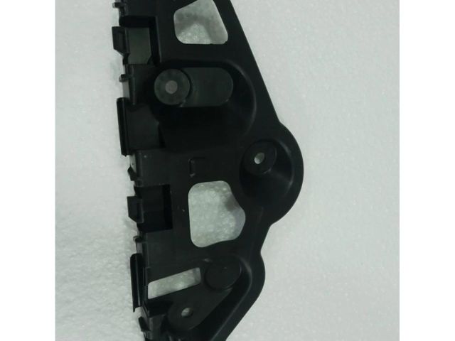 bontott DACIA SANDERO Bal hátsó Lökhárító Tartó (Műanyag)