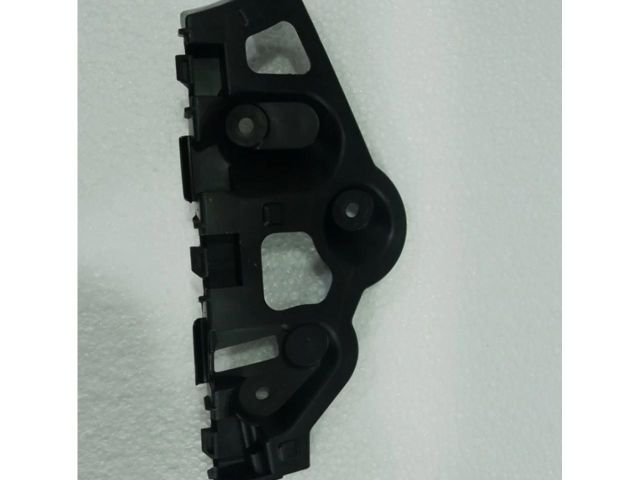 bontott DACIA SANDERO Bal hátsó Lökhárító Tartó (Műanyag)