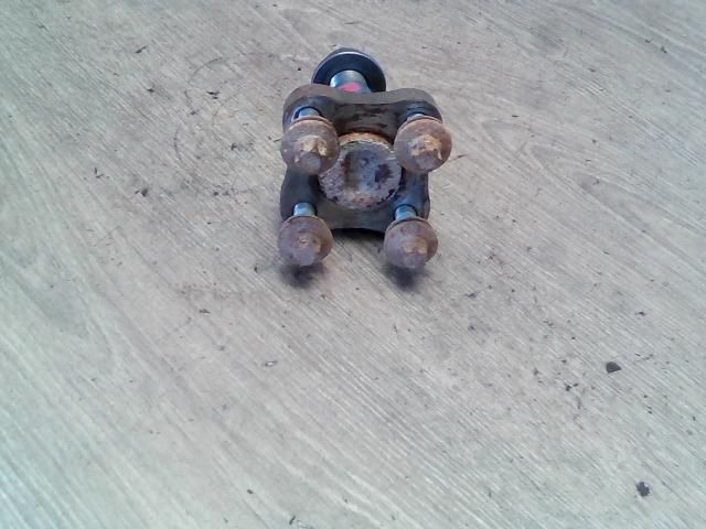 bontott DACIA SANDERO Bal hátsó Tengelycsonk