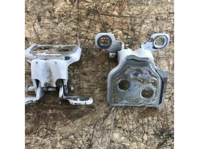 bontott DACIA SANDERO Bal hátsó Zsanér