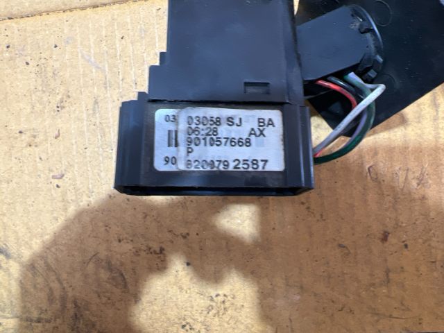 bontott DACIA SANDERO Bal Kormánykapcsoló Irányjelző