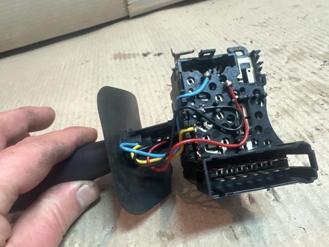 bontott DACIA SANDERO Bal Kormánykapcsoló Irányjelző