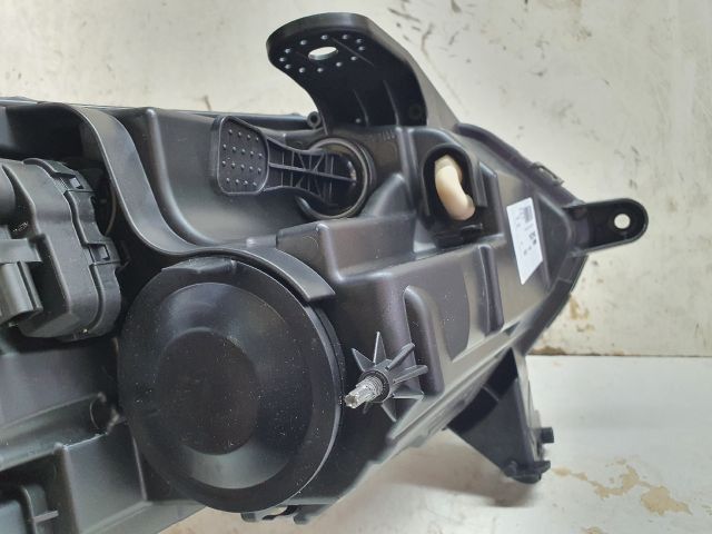 bontott DACIA SANDERO Bal Ledes Fényszóró