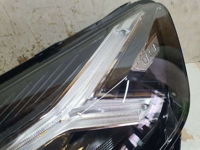 bontott DACIA SANDERO Bal Ledes Fényszóró