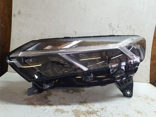 bontott DACIA SANDERO Bal Ledes Fényszóró