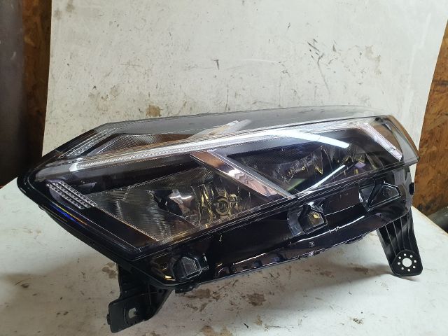 bontott DACIA SANDERO Bal Ledes Fényszóró