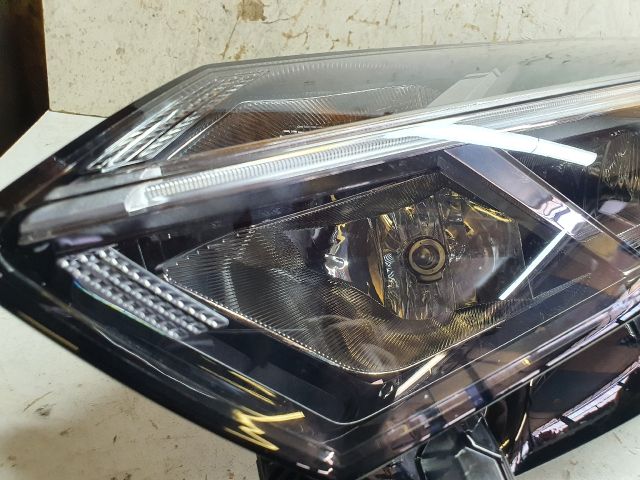 bontott DACIA SANDERO Bal Ledes Fényszóró