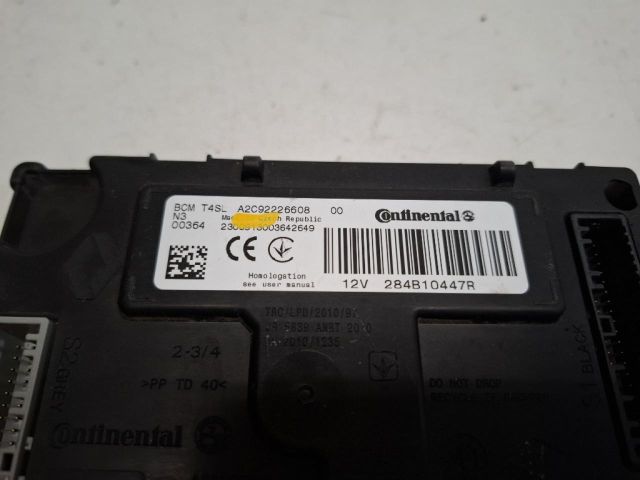 bontott DACIA SANDERO Biztosítéktábla Utastér