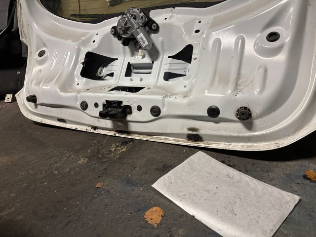 bontott DACIA SANDERO Csomagtérajtó (Részeivel)