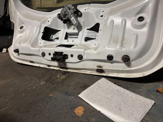 bontott DACIA SANDERO Csomagtérajtó (Részeivel)