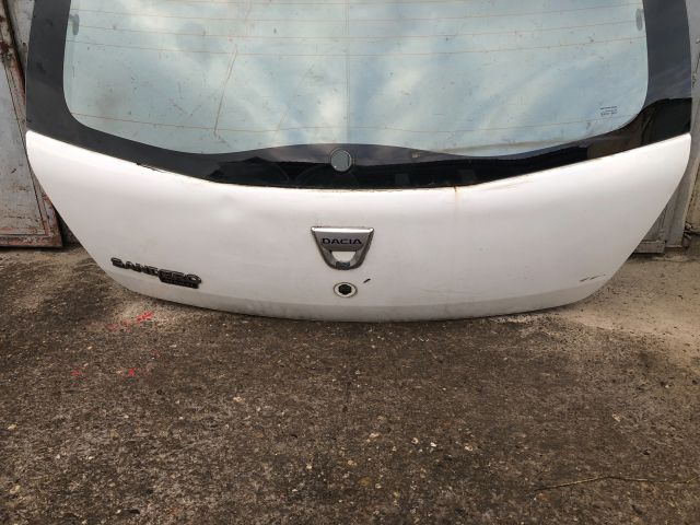 bontott DACIA SANDERO Csomagtérajtó (Részeivel)