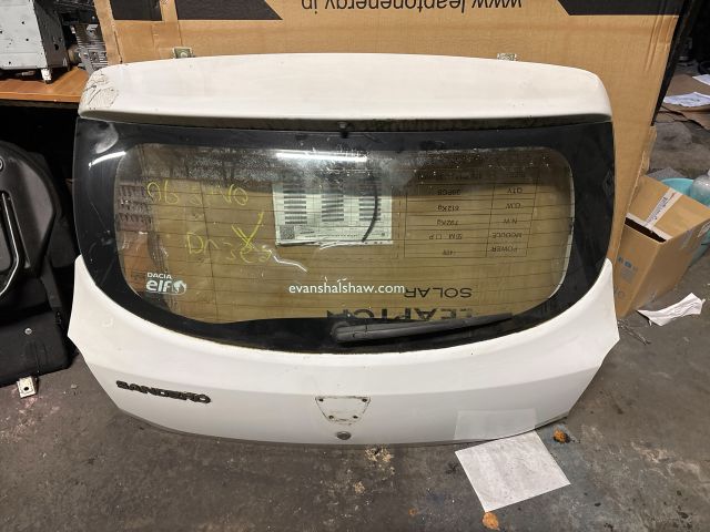 bontott DACIA SANDERO Csomagtérajtó (Részeivel)