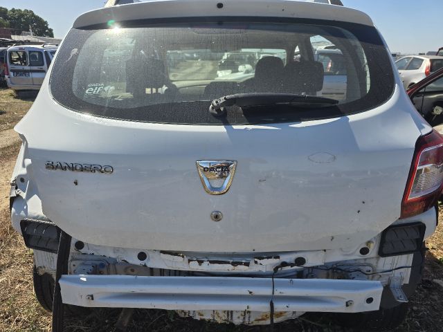 bontott DACIA SANDERO Csomagtérajtó (Üres lemez)