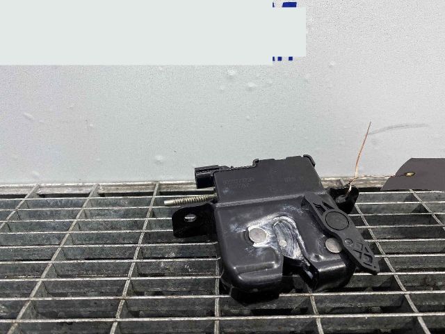 bontott DACIA SANDERO Csomagtérajtó Ütköző