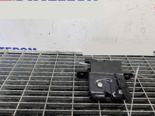 bontott DACIA SANDERO Csomagtérajtó Ütköző