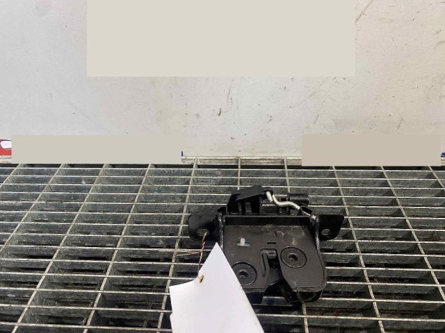 bontott DACIA SANDERO Csomagtérajtó Ütköző