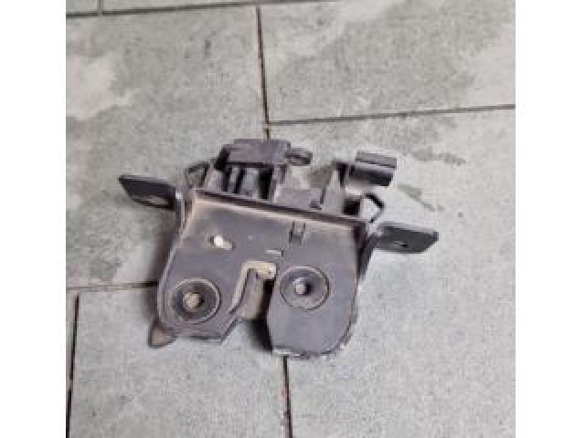 bontott DACIA SANDERO Csomagtérajtó Zárszerkezet