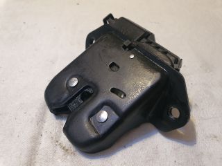 bontott DACIA SANDERO Csomagtérajtó Zárszerkezet