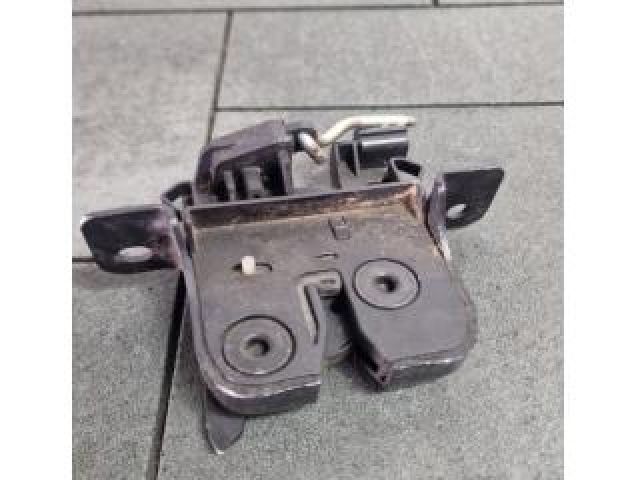 bontott DACIA SANDERO Csomagtérajtó Zárszerkezet