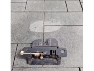 bontott DACIA SANDERO Csomagtérajtó Zárszerkezet