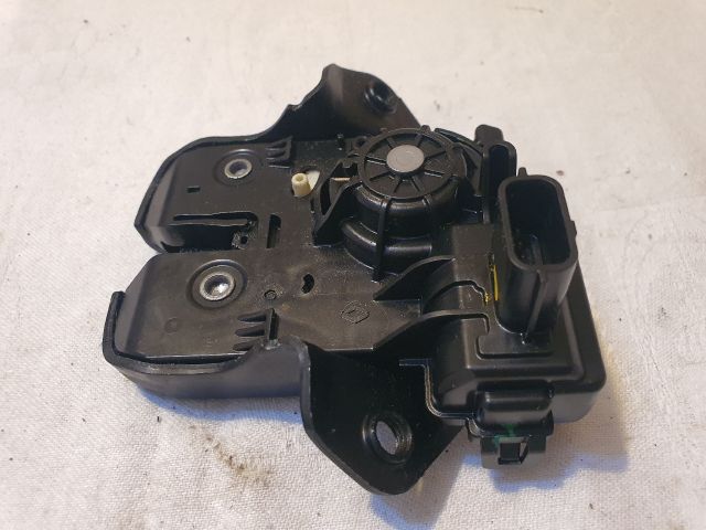 bontott DACIA SANDERO Csomagtérajtó Zárszerkezet